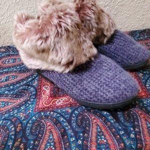 NWOT Isotoner slippers
